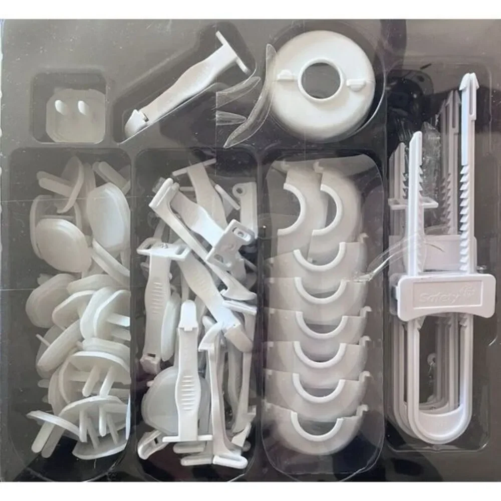 Safety 1st,‎ Essentials Child Proofing Kit